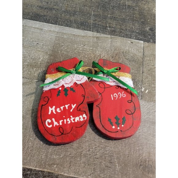 Wooden merry Xmas 1996 red mitts gloves mistletoe ornament Xmas decor - Picture 1 of 4